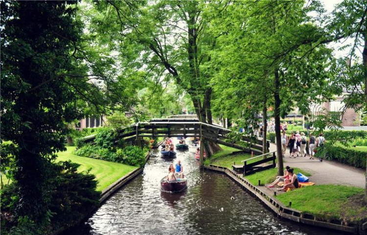 Giethoorn: A encantadora cidade holandesa sem ruas