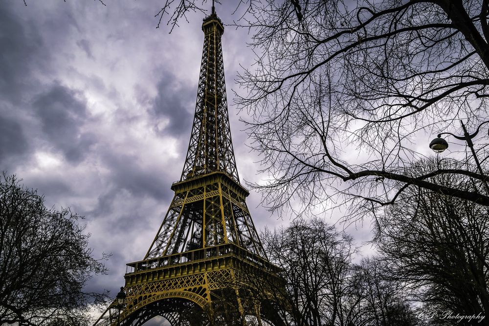 O homem que vendeu a Torre Eiffel — duas vezes!