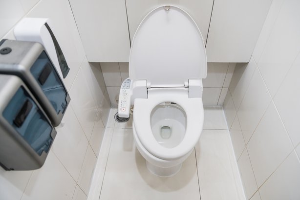16 erros no banheiro que você deve evitar ao viajar
