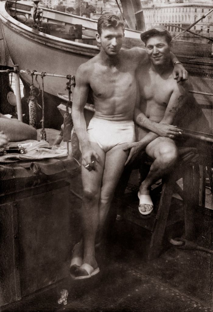 Livro de fotos antigas de casais gays de 1850 a 1950