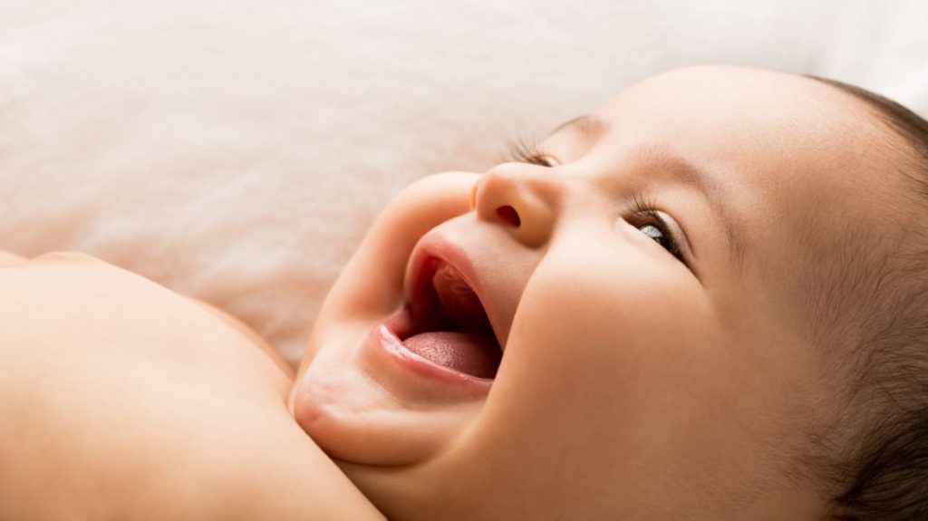 Por que os bebês riem?