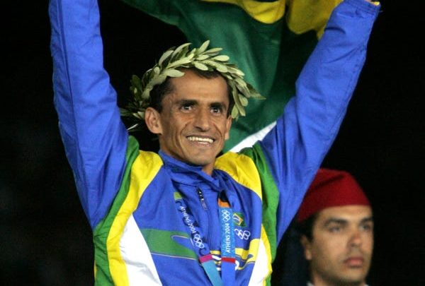 Vanderlei Cordeiro de Lima nas Olimpíadas de 2004. AP / Elaine Thompson