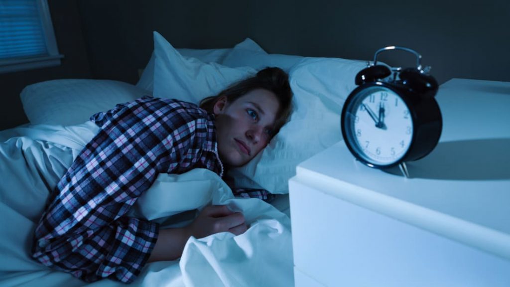5 dicas para voltar a dormir depois de acordar no meio da noite