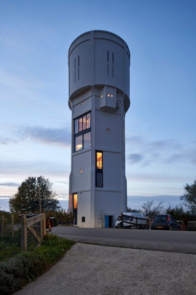 Holandeses transformam uma torre de água em duas casas 