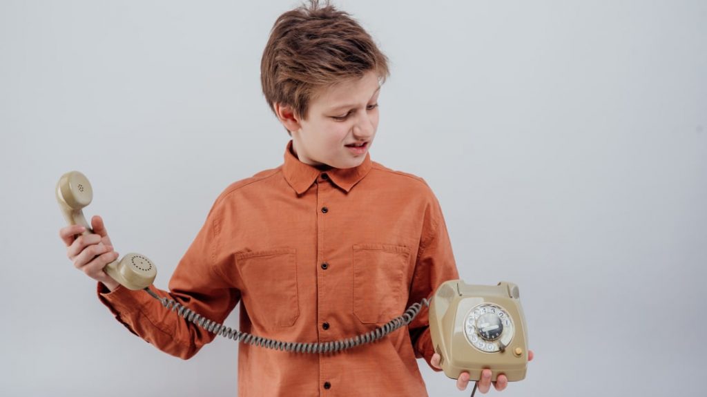 9 aspectos dos telefones antigos que podem confundir os jovens