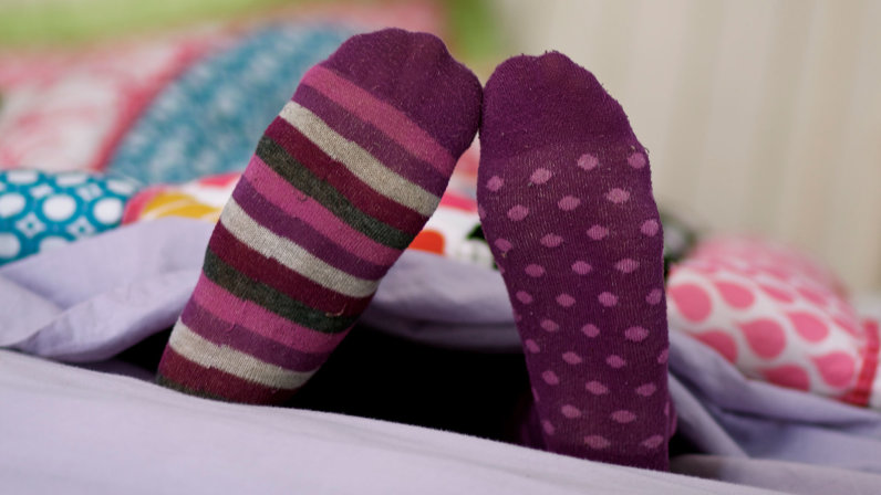 Por que as meias ajudam você a dormir melhor