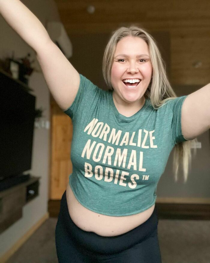20 mulheres postam fotos não editadas para "normalizar corpos normais"