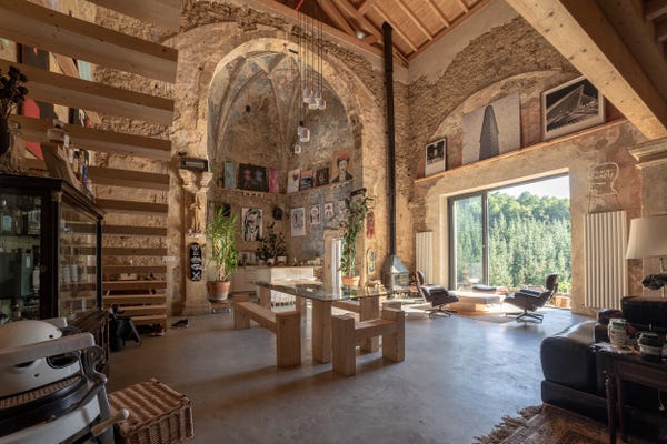 Igreja abandonada é transformada em um loft incrível