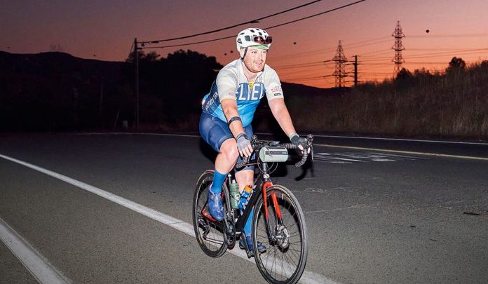Este ciclista percorreu 2295km para encontrar a família de seu doador de órgãos