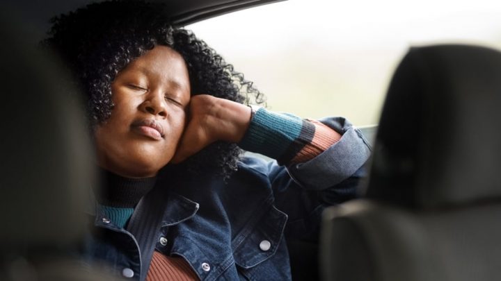 Por que viagens de carro fazem você se sentir cansado?
