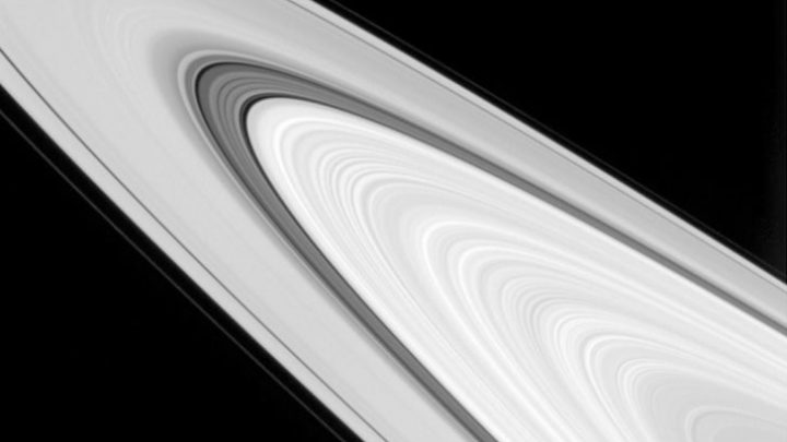 Quantos anéis Saturno tem?
