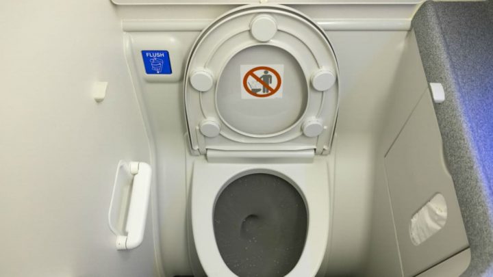 avião, banheiro de um avião